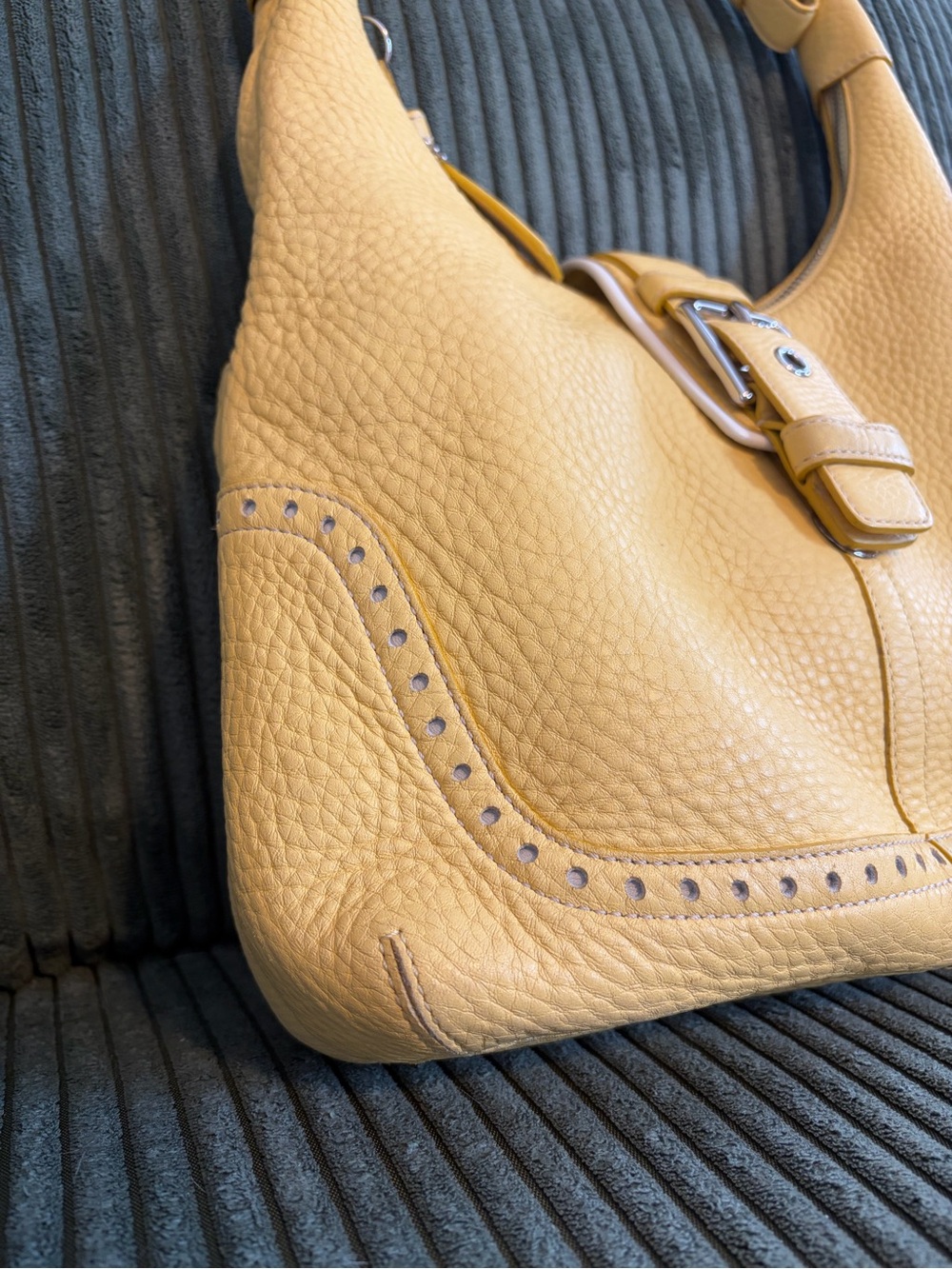 Coach Vintage Y2K Pebbled Leather SoHo Shoulder Bag in Butter Yellow 5054 - Picture 3 of 11
